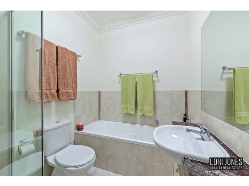 12 Ruskin Street, Taringa QLD 4068