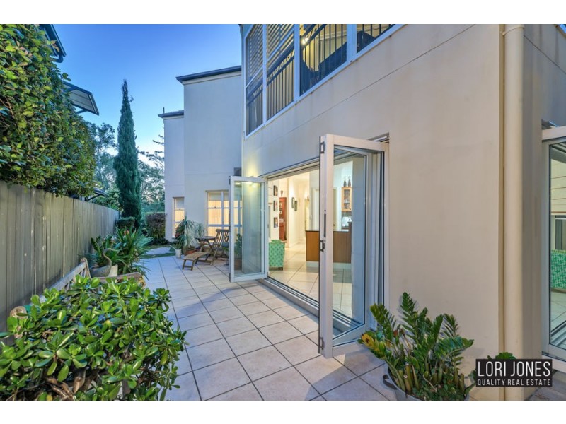 12 Ruskin Street, Taringa QLD 4068
