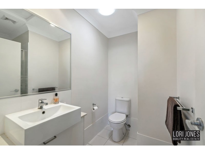 11/12 Lake Street, Yeronga QLD 4104