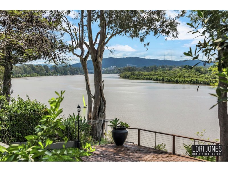 19 King Arthur Terrace, Tennyson QLD 4105