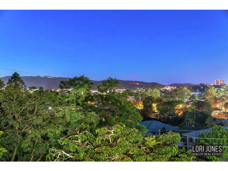 37 Dennis Street, Indooroopilly QLD 4068