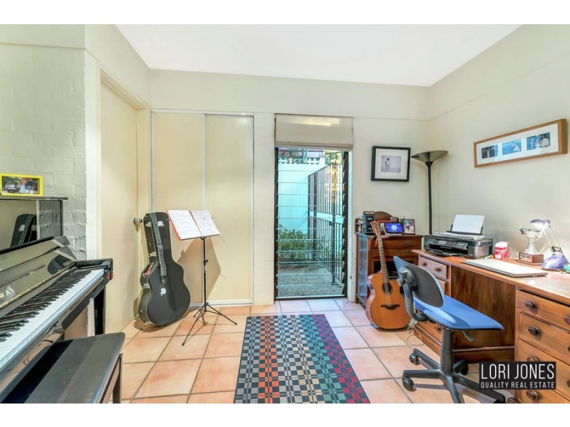 37 Dennis Street, Indooroopilly QLD 4068