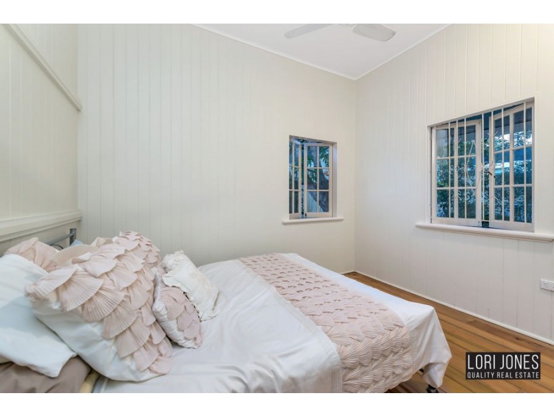 31 Dennis Street, Indooroopilly QLD 4068