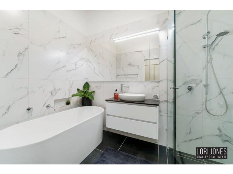 77 Goldieslie Road, Indooroopilly QLD 4068