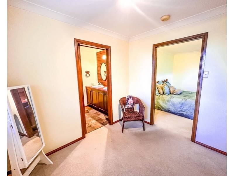 16 Annabel Street, Kenmore QLD 4069