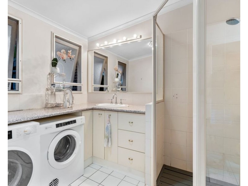 72 Stanley Terrace, Taringa QLD 4068