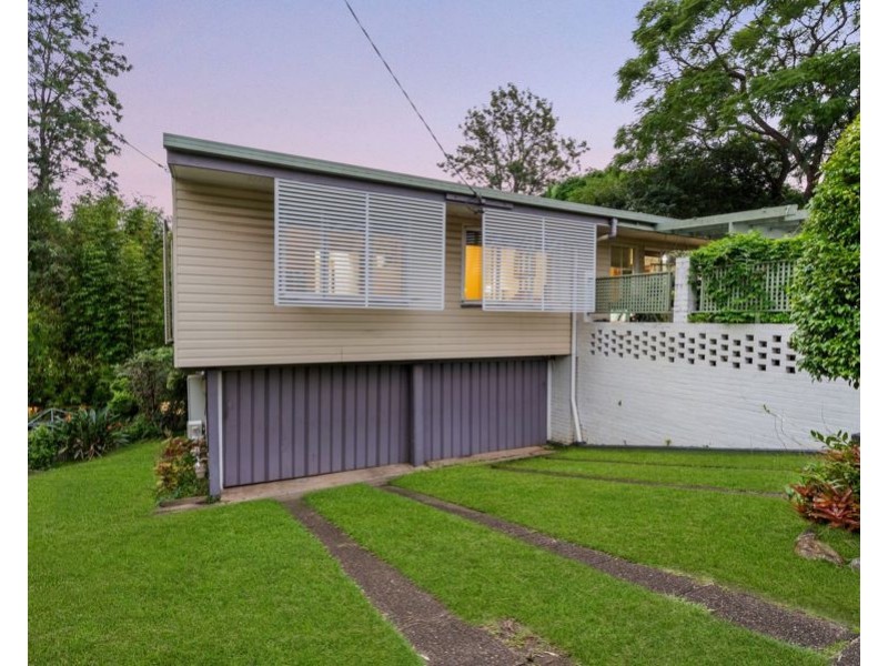 72 Stanley Terrace, Taringa QLD 4068