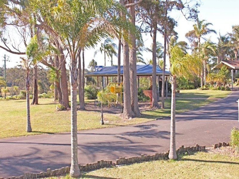 5 Weymouth Road, Lake Tabourie NSW 2539