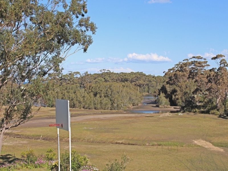 5 Weymouth Road, Lake Tabourie NSW 2539