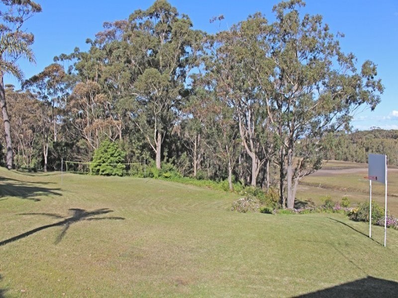 5 Weymouth Road, Lake Tabourie NSW 2539