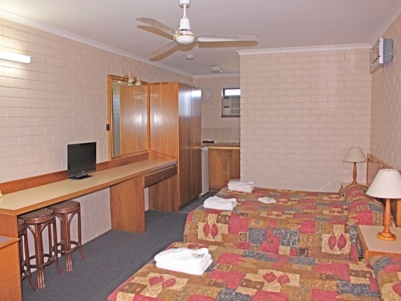 5 Weymouth Road, Lake Tabourie NSW 2539