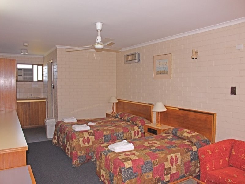 5 Weymouth Road, Lake Tabourie NSW 2539