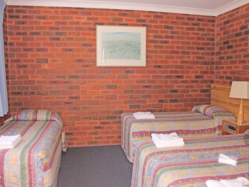 5 Weymouth Road, Lake Tabourie NSW 2539