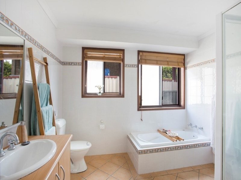 5 Taurus Spur, Narrawallee NSW 2539