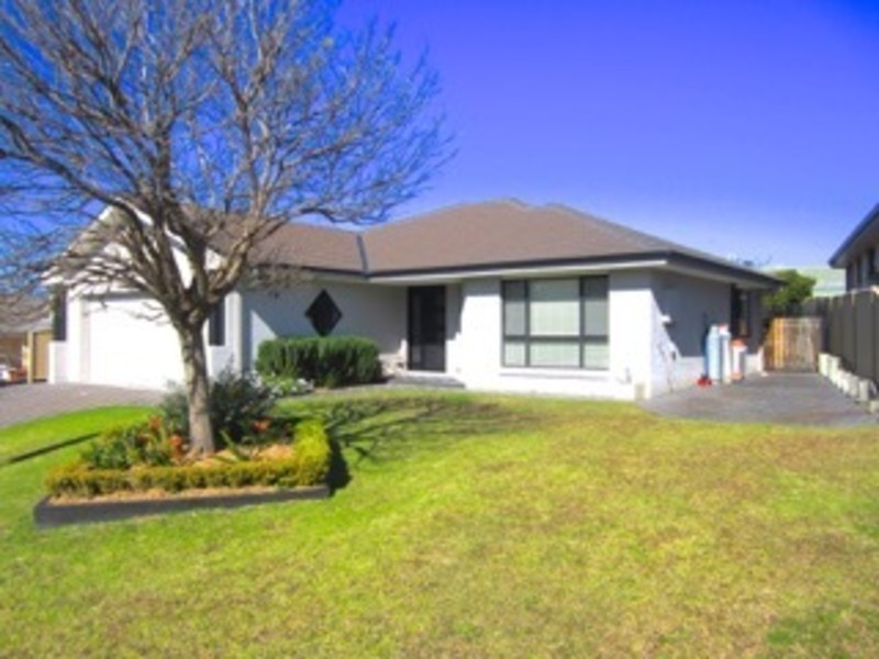 17 Royal Mantle Drive, Ulladulla NSW 2539