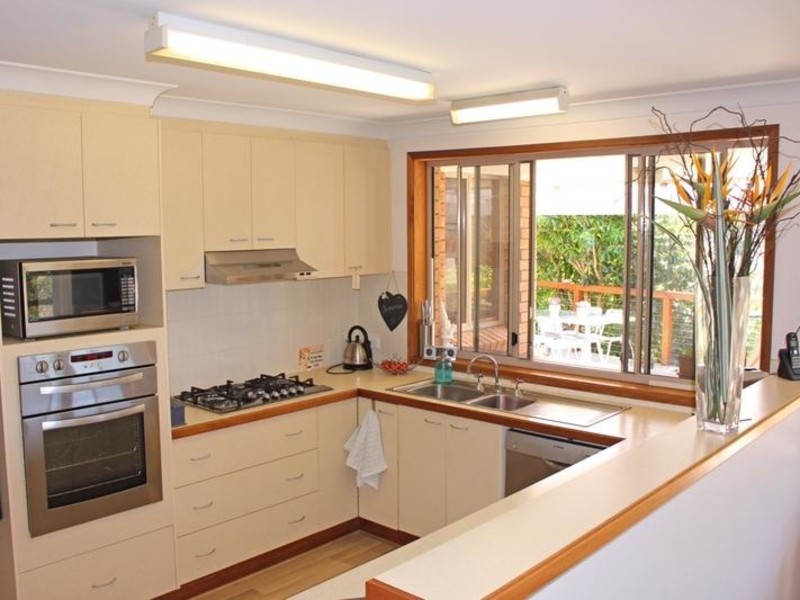 10 Rosella Avenue, Mollymook NSW 2539