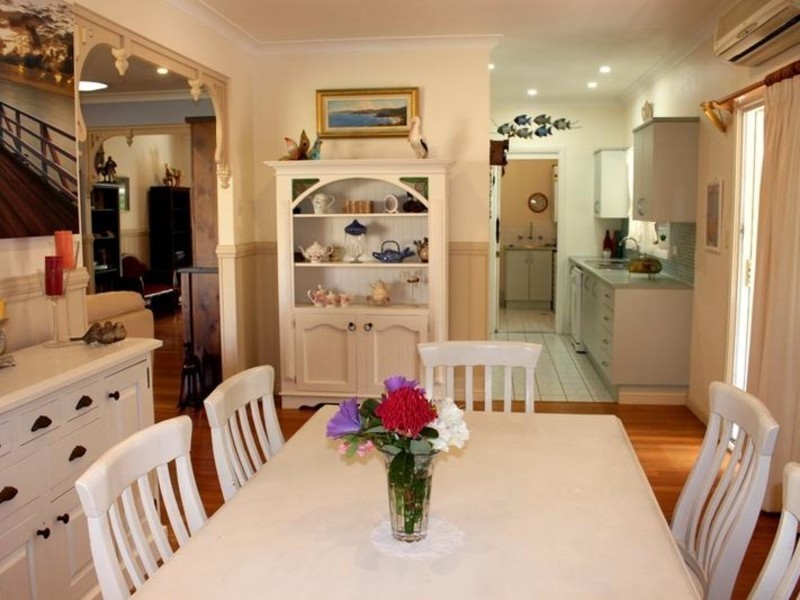 4 Blake Place, Narrawallee NSW 2539