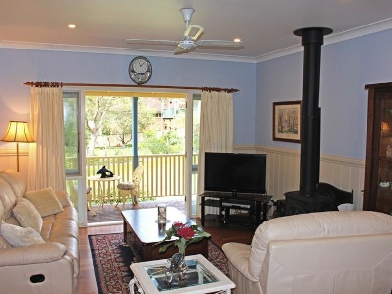 4 Blake Place, Narrawallee NSW 2539