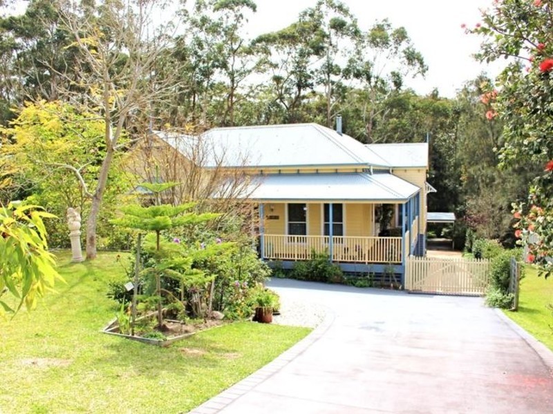 4 Blake Place, Narrawallee NSW 2539