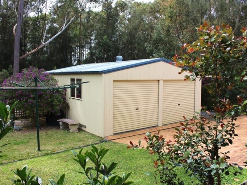 4 Blake Place, Narrawallee NSW 2539