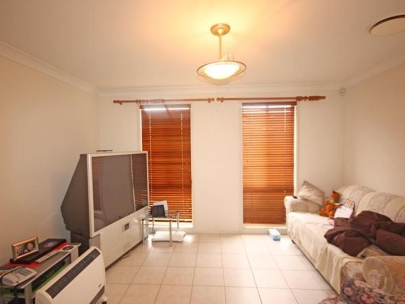 1 Hotspur Place, Rosemeadow NSW 2560