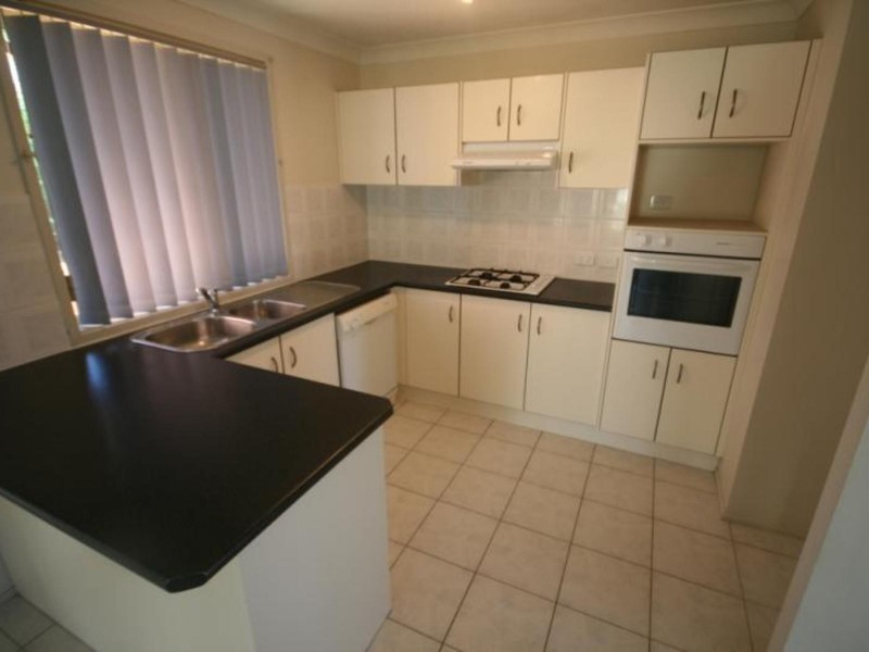 1 Hotspur Place, Rosemeadow NSW 2560