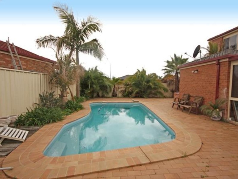 1 Hotspur Place, Rosemeadow NSW 2560