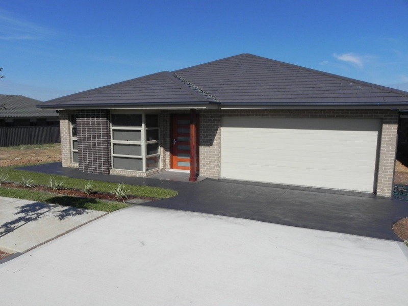 8 Kelly Street, Oran Park NSW 2570