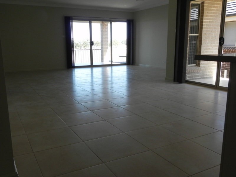 8 Kelly Street, Oran Park NSW 2570