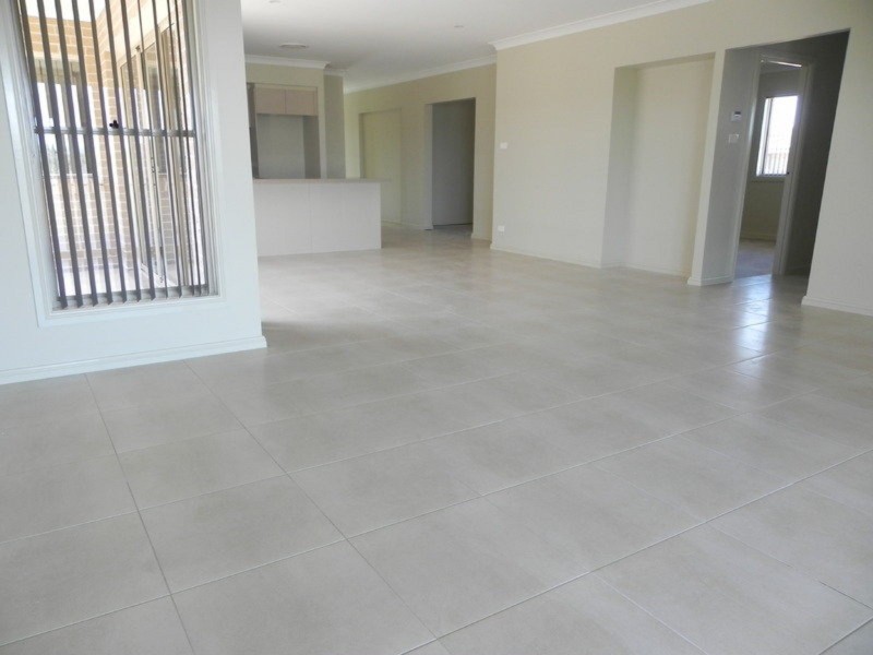 8 Kelly Street, Oran Park NSW 2570