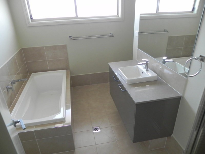 8 Kelly Street, Oran Park NSW 2570