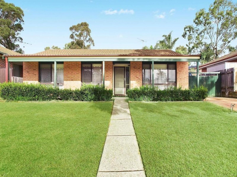 18 Rose Drive,, Mount Annan NSW 2567