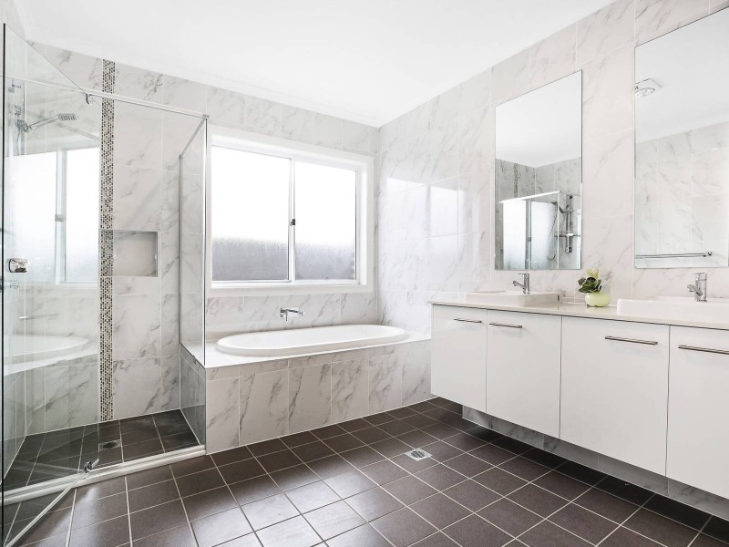 6 Moxon Street, Oran Park NSW 2570