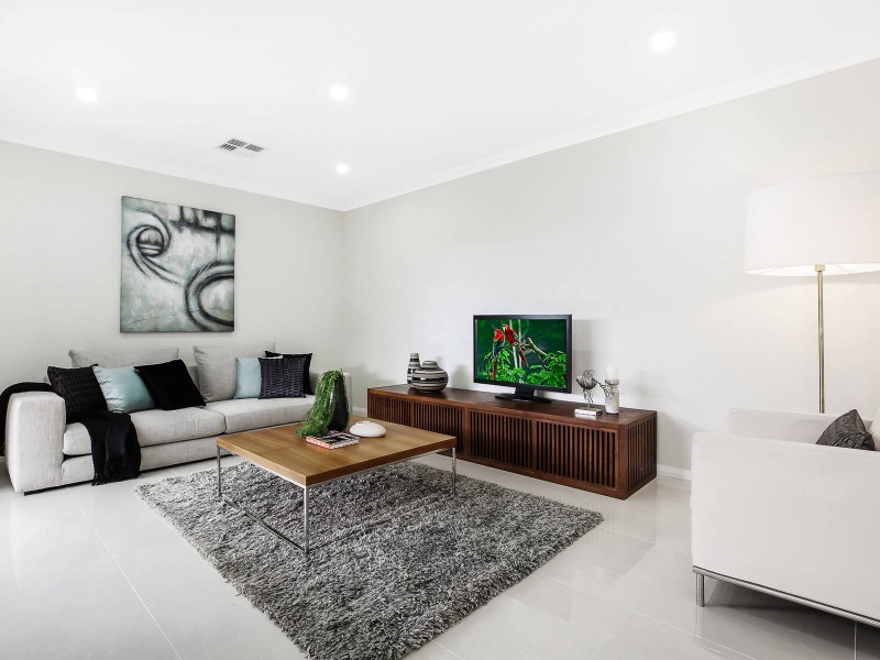 6 Moxon Street, Oran Park NSW 2570