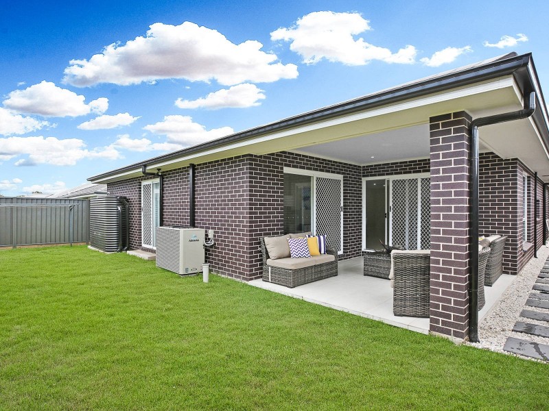 6 Moxon Street, Oran Park NSW 2570