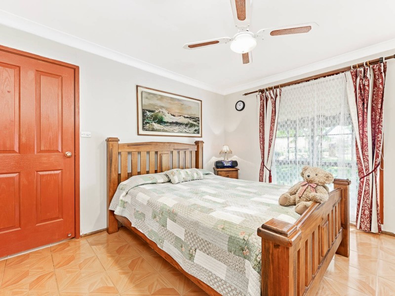 10 Antonio Cl, Rosemeadow NSW 2560
