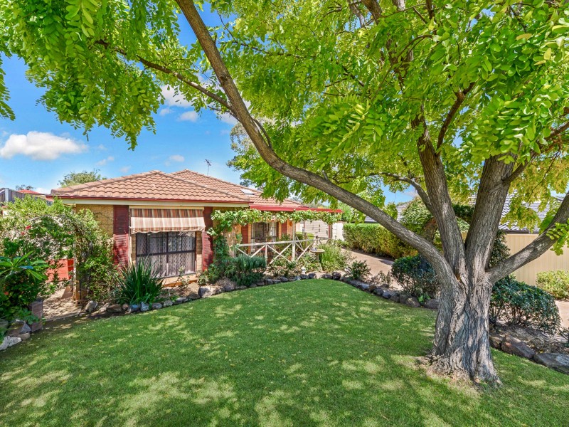 10 Antonio Cl, Rosemeadow NSW 2560