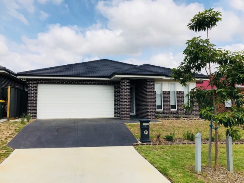 21 Harvey Street, Oran Park NSW 2570
