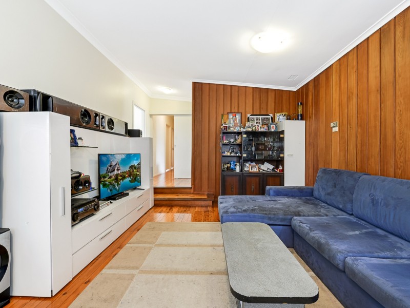 9 Lawn Ave, Bradbury NSW 2560