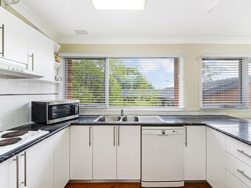 9 Lawn Ave, Bradbury NSW 2560