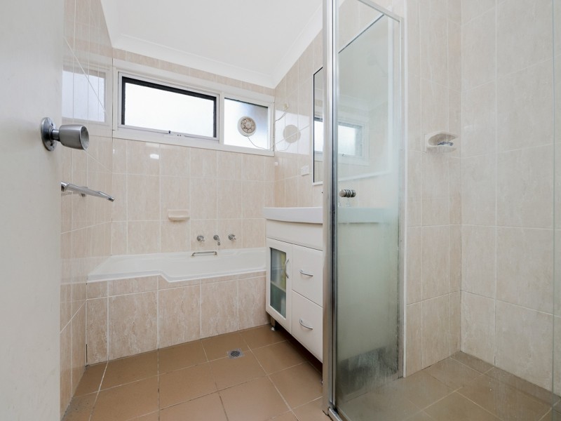 9 Lawn Ave, Bradbury NSW 2560