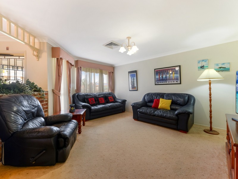 13 Alligator St, Kearns NSW 2558