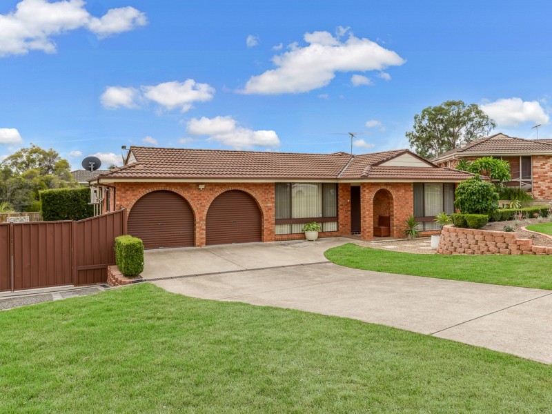 1 Back Cl, Kearns NSW 2558