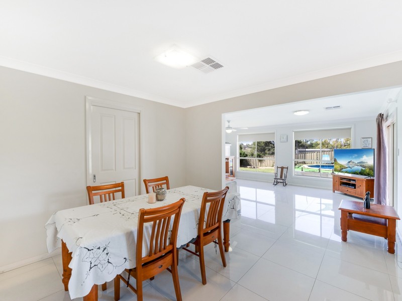 70 Clennam Ave, Ambarvale NSW 2560