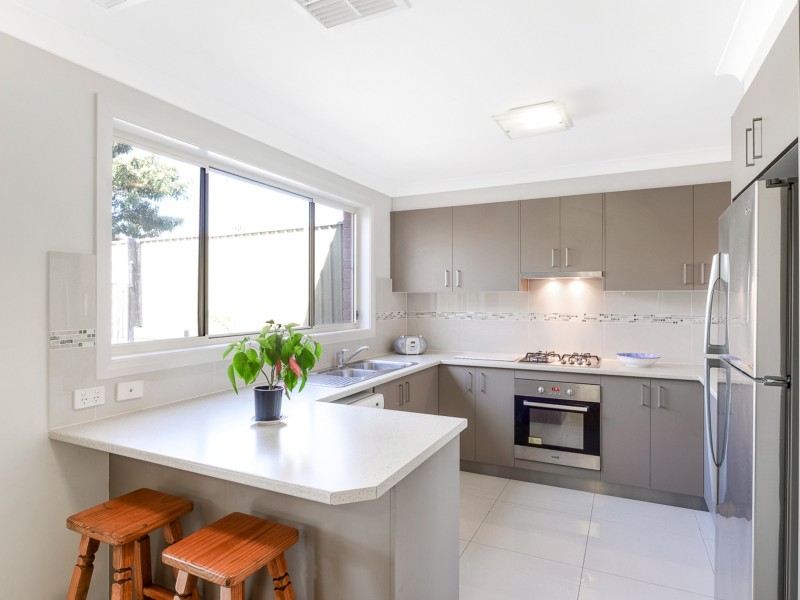 70 Clennam Ave, Ambarvale NSW 2560