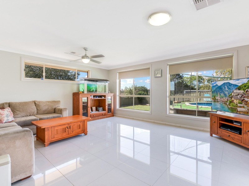 70 Clennam Ave, Ambarvale NSW 2560