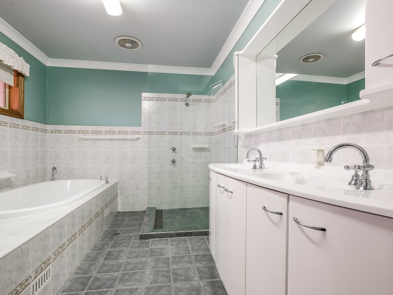 10 Mundowy Pl, Bradbury NSW 2560