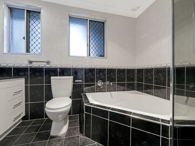 7 Dolomite Pl, Eagle Vale NSW 2558