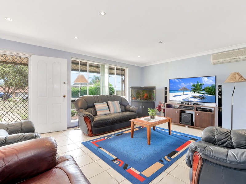 9 Heliodor Pl, Eagle Vale NSW 2558