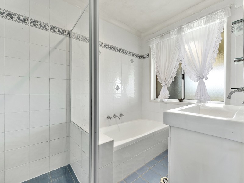 9 Heliodor Pl, Eagle Vale NSW 2558
